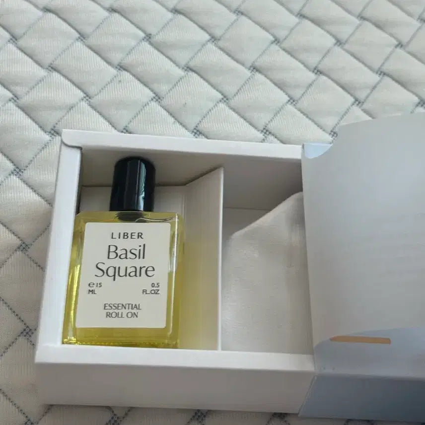 [BUNJANG] Liber Basil Square Roll-on Essential Oil + Guasha Set / 리베르 아로마오일+괄사