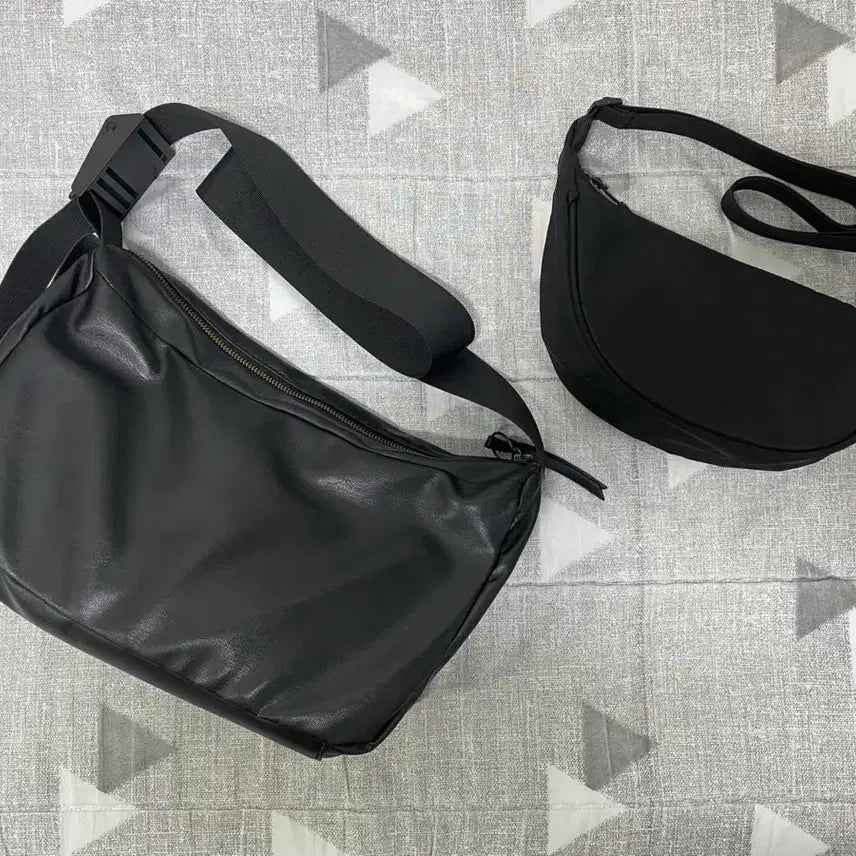 [BUNJANG] Shoulder Bags (Set of 2) / [중고] 가방 2개