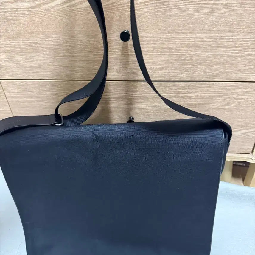 [BUNJANG] Mandarin Duck Black Crossbody Bag / 만다리나덕  크로스백
