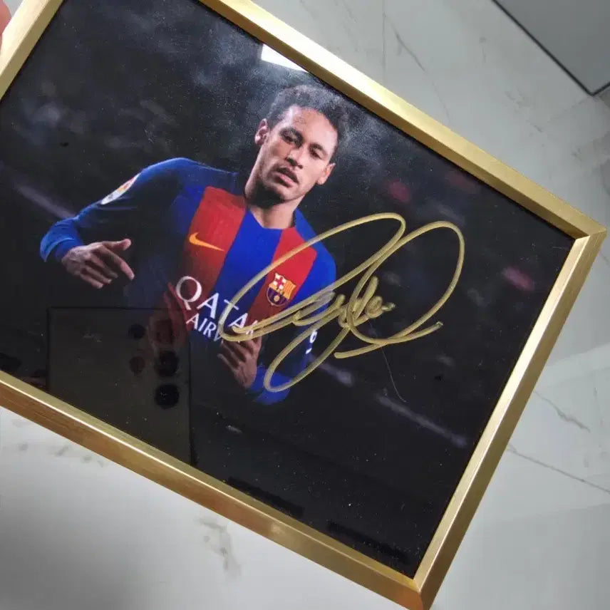 [BUNJANG] Neymar Autographed Framed 5x7 Photo / 네이마르 친필싸인 액자 5x7크기