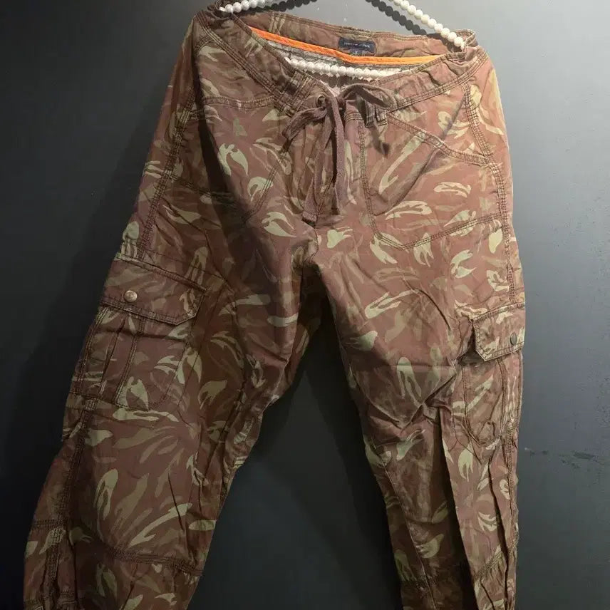 [BUNJANG] Tommy Hilfiger Flower Pattern Cargo Shorts / 타미힐피거 플라워 패턴 카고 반바지
