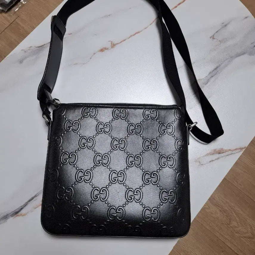 [BUNJANG] Gucci GG Supreme Crossbody Bag / 구찌 GG 수프림 크로스백