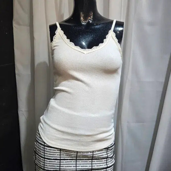 [BUNJANG] Ivory V-Neck Lace Detail Ribbed Tank Top / 밑단유 브이넥 앞레이스 골지 아이보리 나시