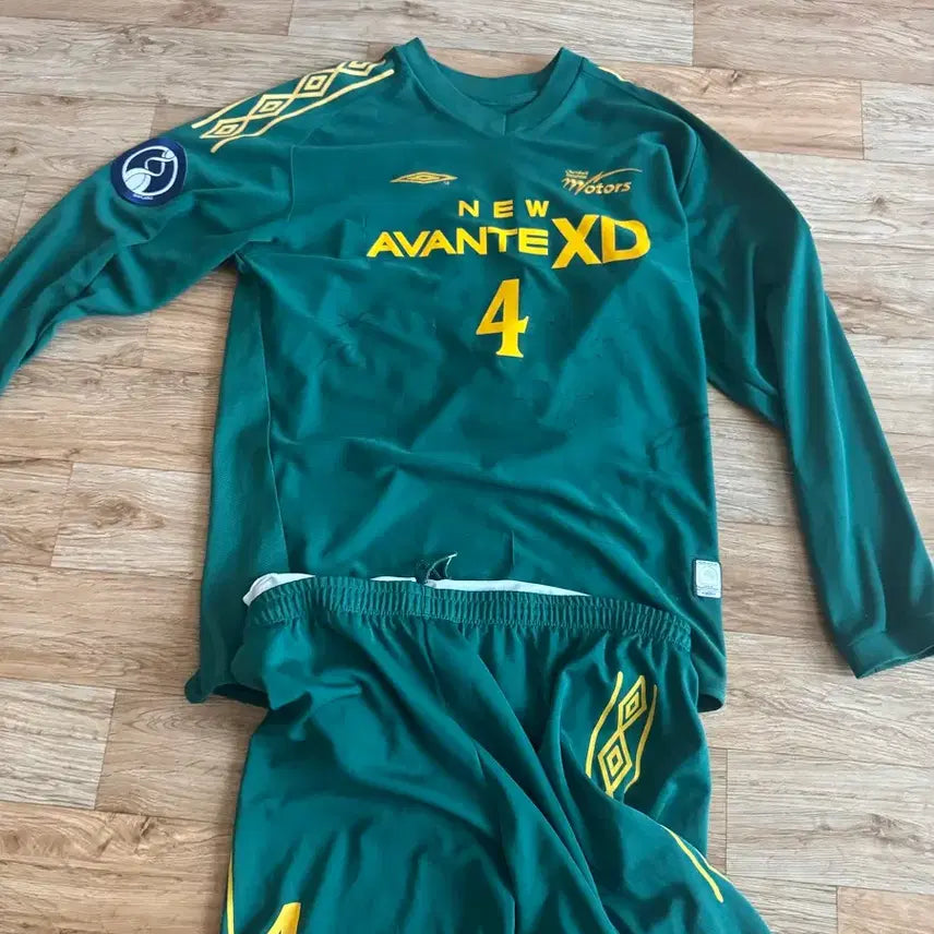 [BUNJANG] Jeonbuk Hyundai Motors 2004 Home Football Jersey (Choi Jin-cheul #4) / K리그 2004년 전북현대 홈 유니폼 팔아요 (4번 최진철)