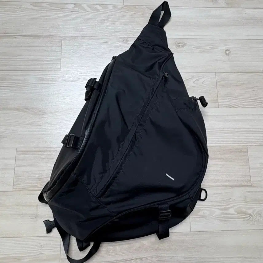 [BUNJANG] Worthwhile Movement Pierce Bag / 월스와일무브먼트 피어스백