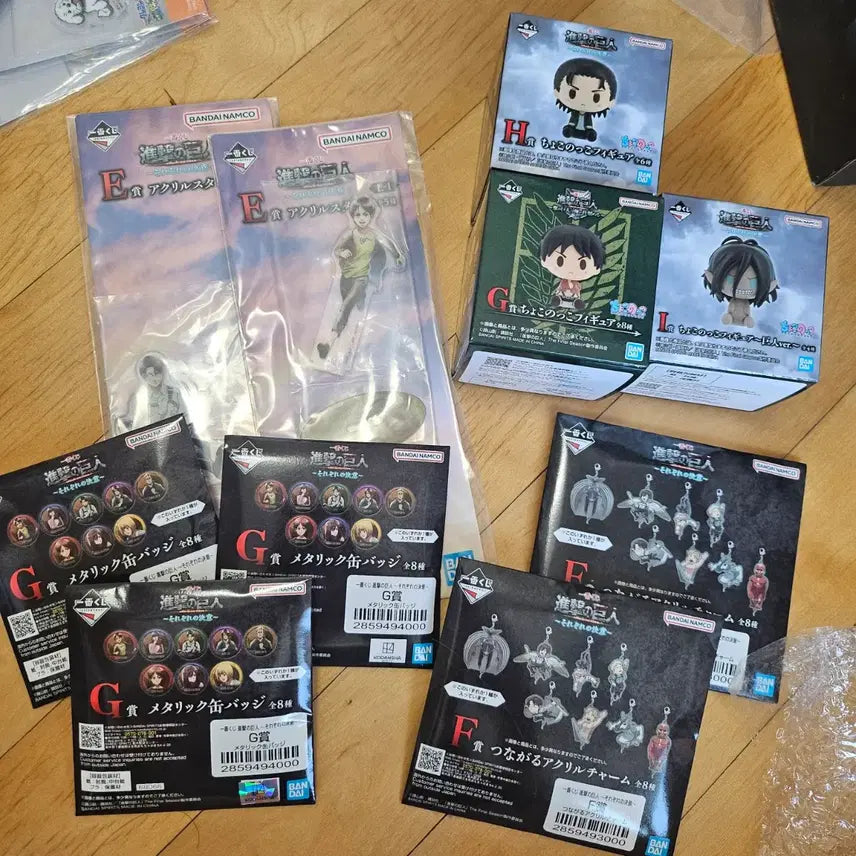 [BUNJANG] Attack on Titan Ichiban Kuji 'Individual Resolve' Acrylic Stand, Metallic Can Badges, and Acrylic Charm Bundle Set / 진격의 거인 하위상 일괄