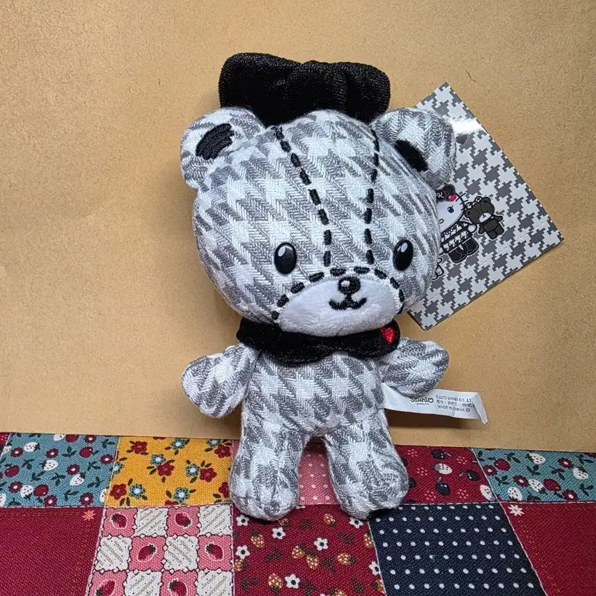 [BUNJANG] Sanrio Kitty Monokuro Tiny Charm Doll Keyring Happy Birthday Check / 키티 모노쿠로 타이니참 인형 키링 해피 벌스데이 체크 산리오