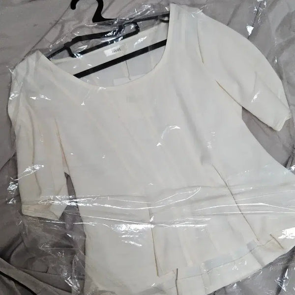[BUNJANG] Lilisu Bella Blouse / 리리수 벨라 블라우스