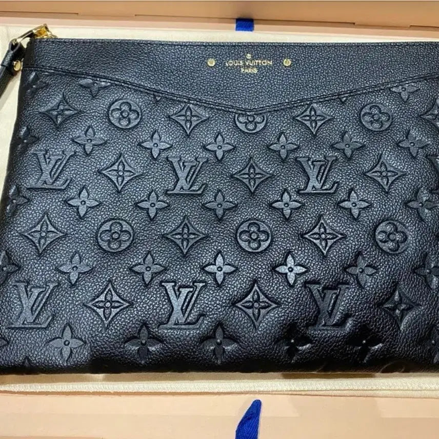 [BUNJANG] Louis Vuitton Monogram Empreinte Clutch Pouch M62937 Black / 루이비통 앙프렝뜨 클러치 새상품급