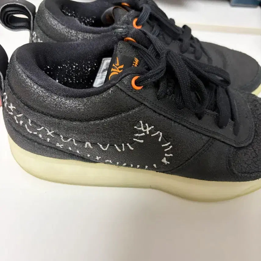 [BUNJANG] Nike Book 1 Halloween Basketball Shoes (Size 270) / 북 1 할로윈 270