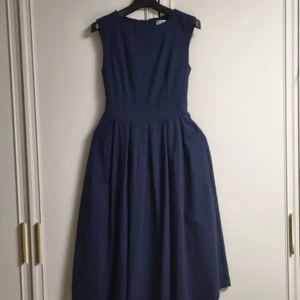 [BUNJANG] CHIC LINE Navy Flare Dress / CHIC LINE 브랜드의 네이비 색상 플레어 원피스예요
