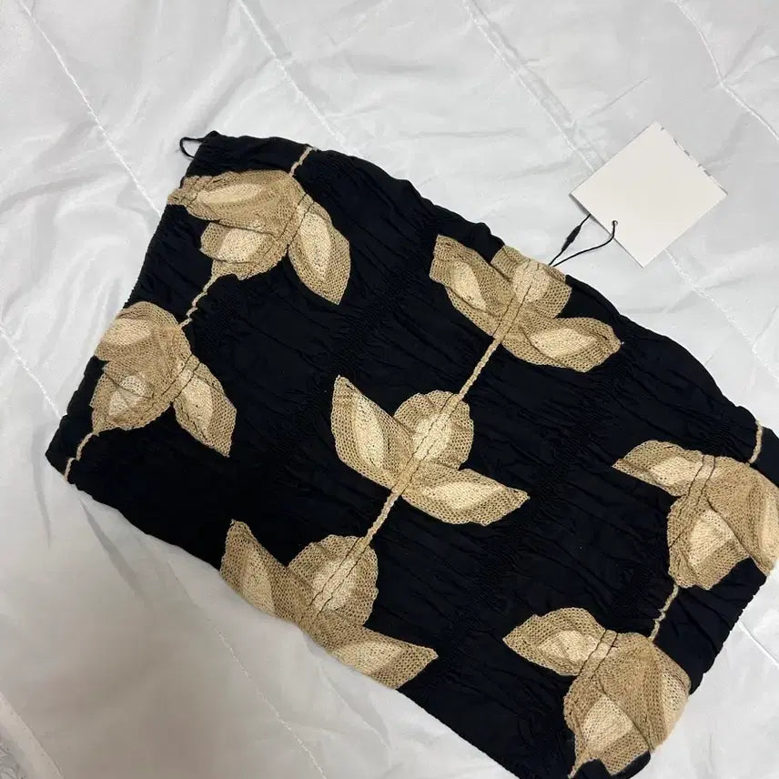 [BUNJANG] Zara Floral Embroidered Crop Top / 택 달린 새 제품) ZARA 자라 꽃잎 자수 크롭탑/ 코스 앤아더 스타일