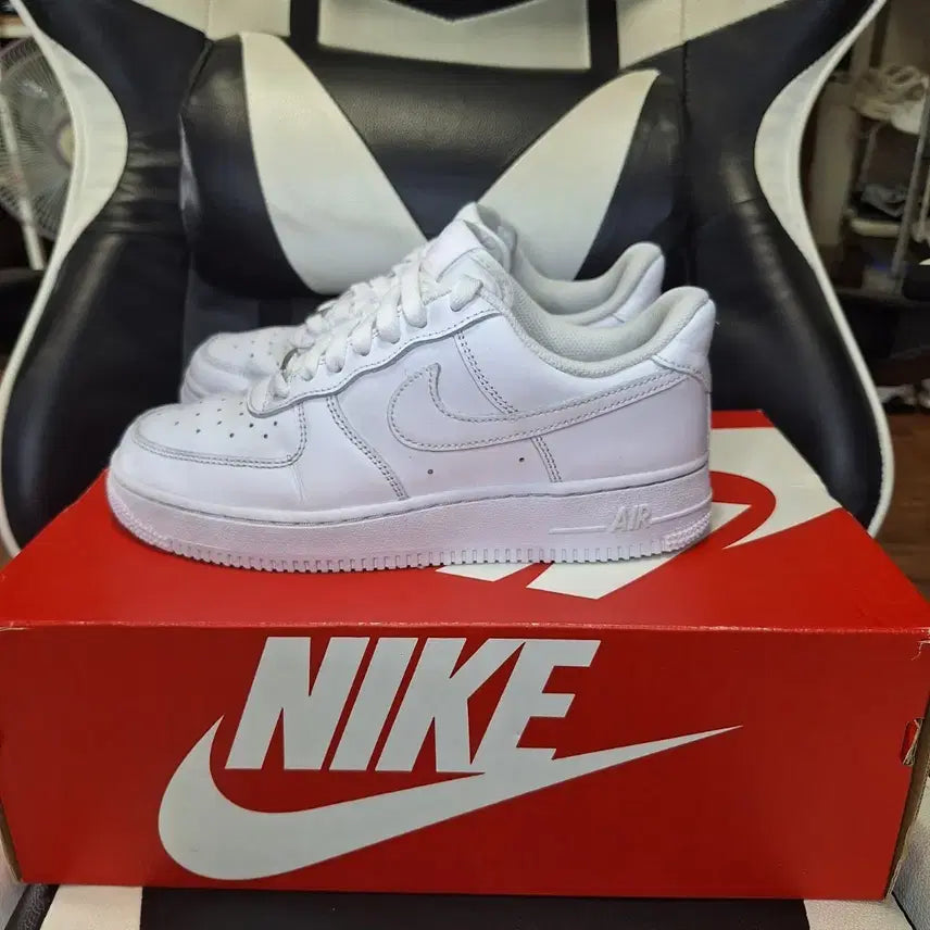[BUNJANG] Nike Air Force 1 Sneakers (240) / 나이키 에어포스 1 운동화 (240)