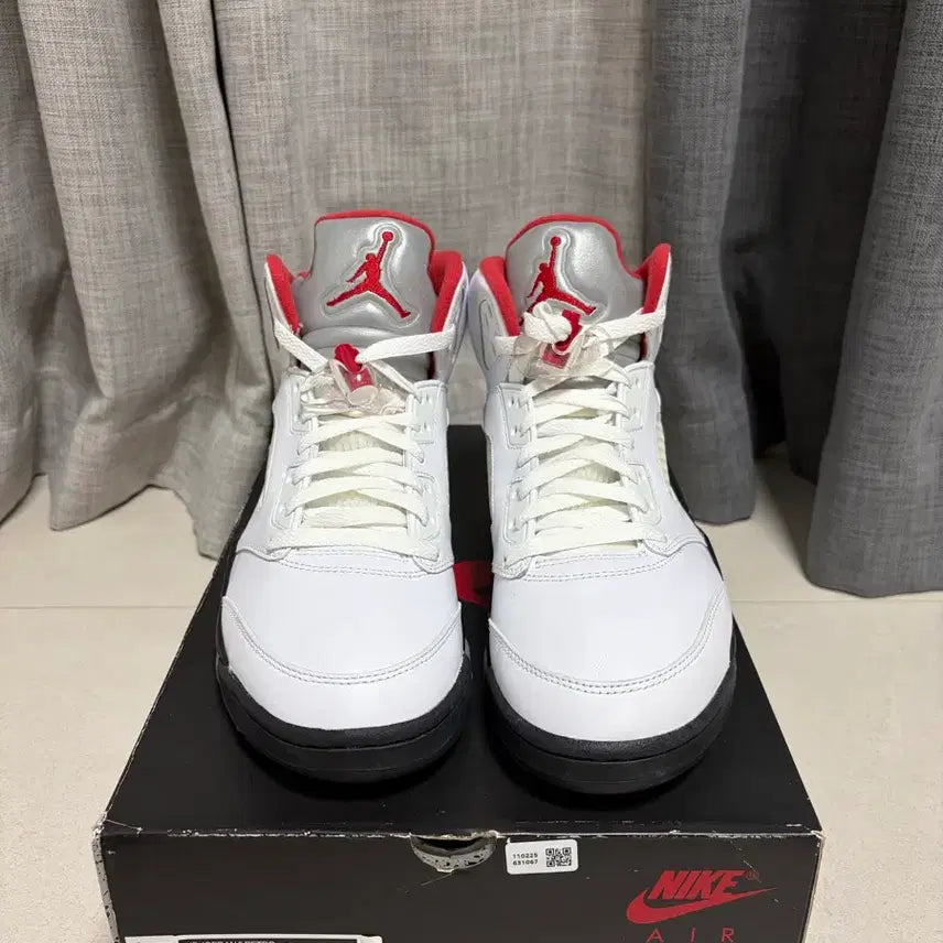 [BUNJANG] Air Jordan 5 Retro Fire Red Silver Tongue 2020 (265) / 에어조던5 레트로 파이어레드 실버텅 2020 [265]