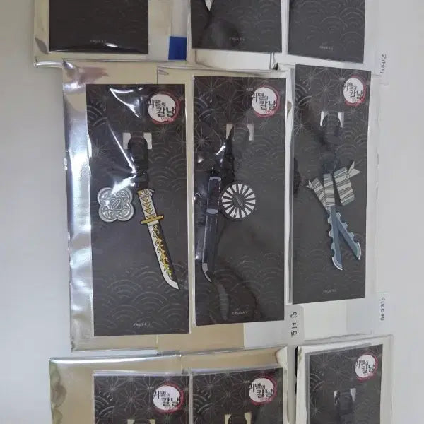 [BUNJANG] Demon Slayer Nichirin Blade Keychains - 9 Piece Set / 쿨거 만원 디씨) 귀멸의 칼날 일륜도 키링 9종 세트 일괄 메가박스