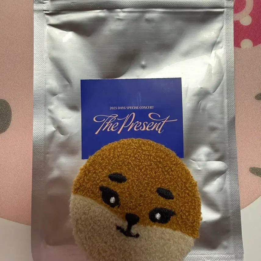 [BUNJANG] Day6 Dennymals Secret Buckle Can Badge Set / 데이식스 데니멀즈 시크릿 부클 캔 뱃지 케 정가 양도