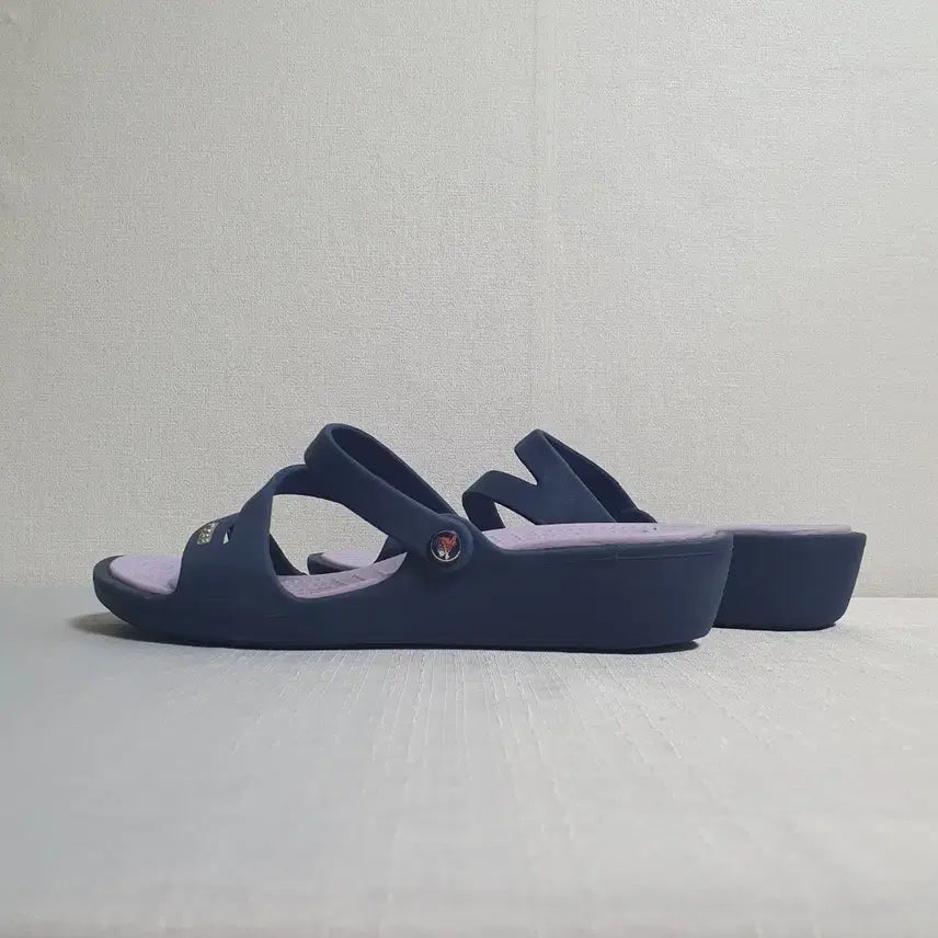 [BUNJANG] Crocs Patricia Wedge Sandals Navy Lavender / 크록스 파트리시아 웨지 샌들 네이비 라벤더 240mm