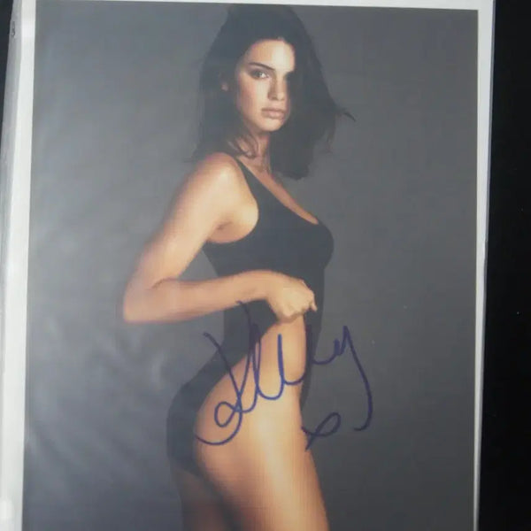 [BUNJANG] Kendall Jenner Signed Item with Certificate of Authenticity / 켄달 제너 사인 + 인증서