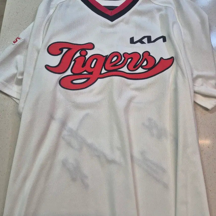 [BUNJANG] Kia Tigers Seo Geon-chang Icon Baseball Jersey (Size 110) / 기아 유니폼  아이콘  서건창 마킹(110사이즈)