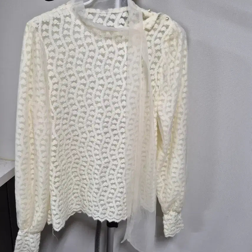 [BUNJANG] Ivory Lace See-Through Blouse / 아이보리 레이스 시스루 블라우스미사용