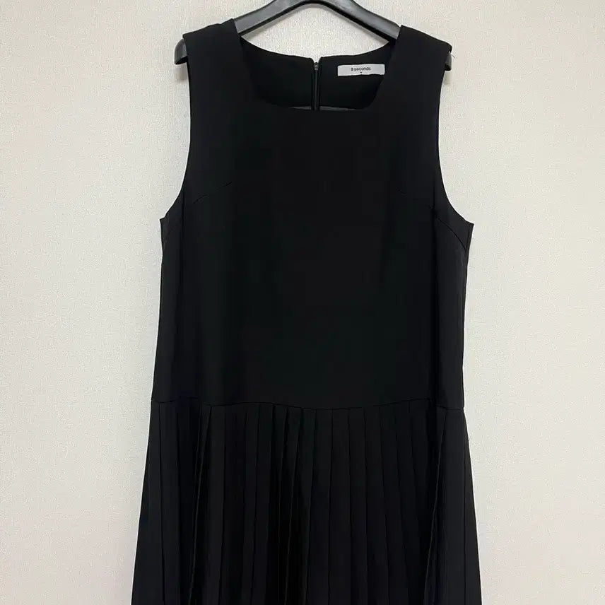 [BUNJANG] 8seconds Pleated Sleeveless Dress / 에잇세컨즈 플리츠 나시원피스