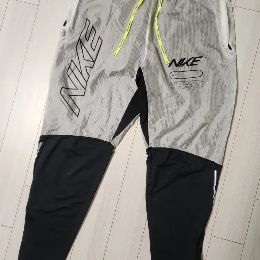 [BUNJANG] Nike Phenom Track Running Pants Size L / 나이키 Phenom 트랙 러닝 바지 BV4811-011 사이즈L하의/