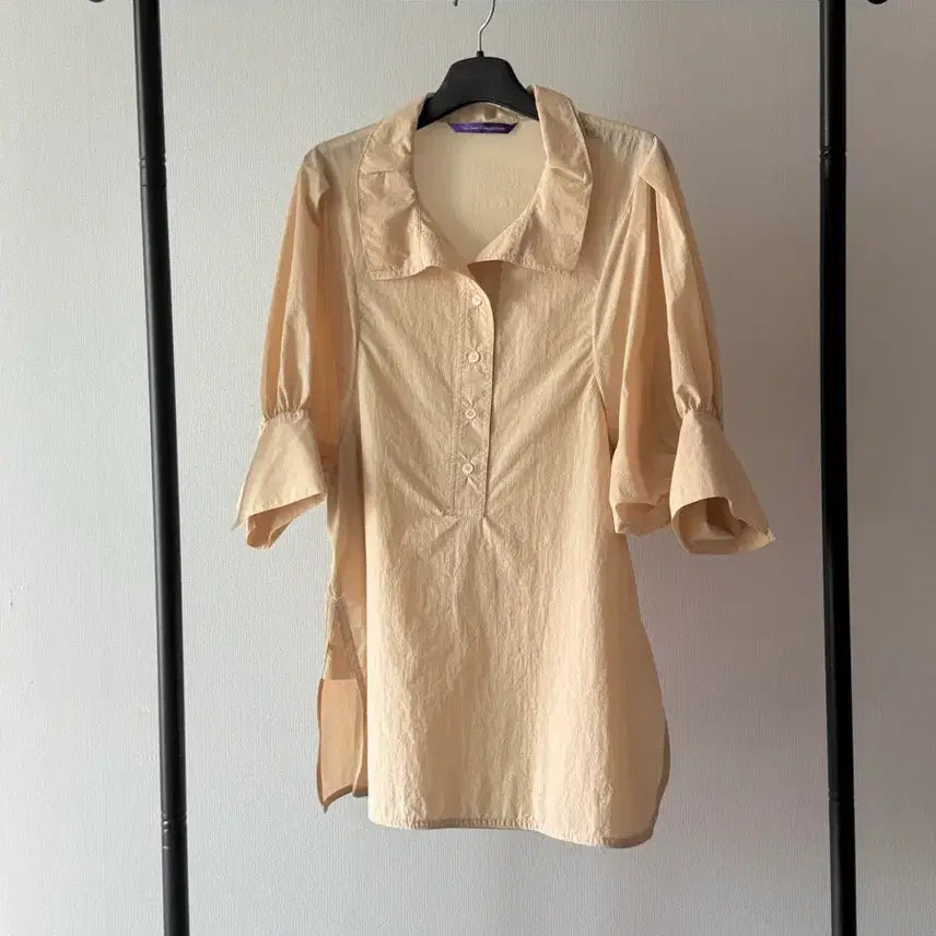 [BUNJANG] The Izzat Collection Modern Beige Blouse / 더아이잗 컬렉션 The Izzat collection 모던한 베이지 블라