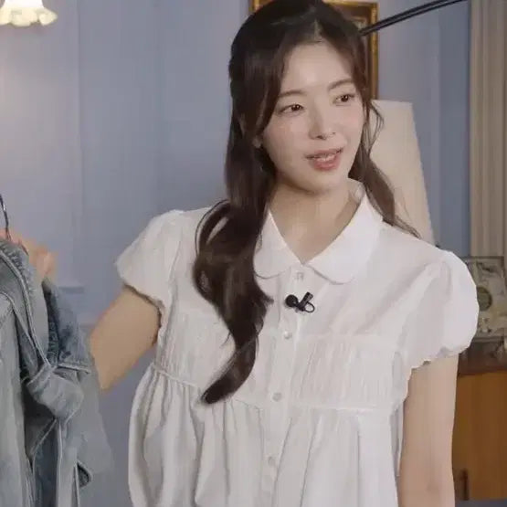 [BUNJANG] Letter From Moon Shirring Volume Blouse (White) / [레터프롬문] 셔링 볼륨 셔츠 블라우스(화이트)
