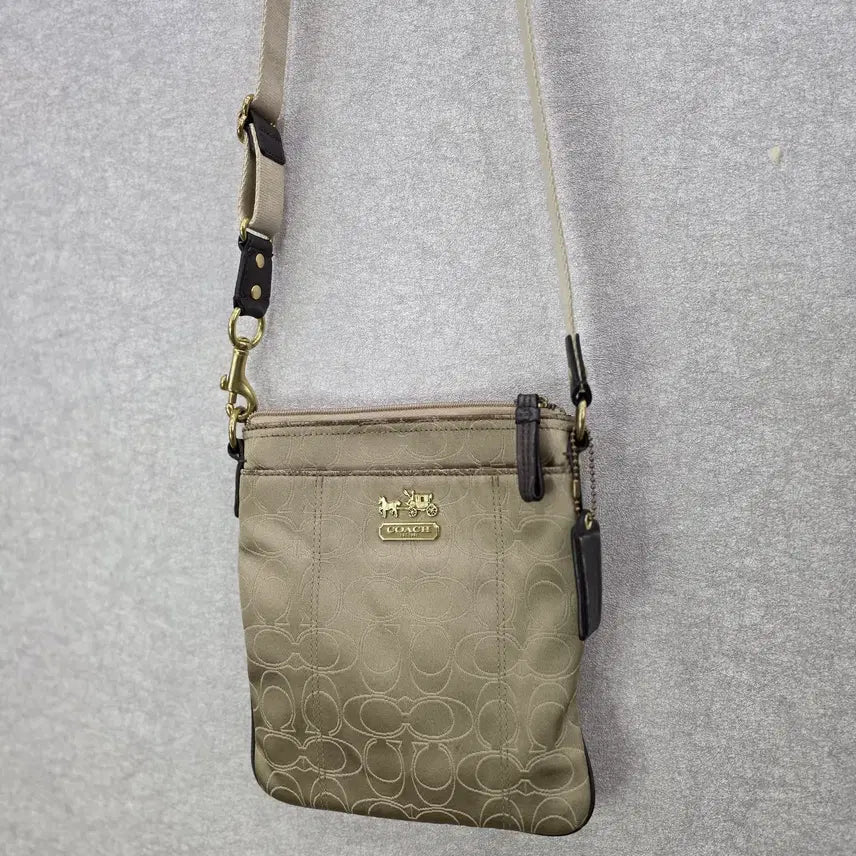 [BUNJANG] COACH Signature Jacquard Mini Crossbody Bag / COACH 코치 시그니처 자카드 크로스백 미니백