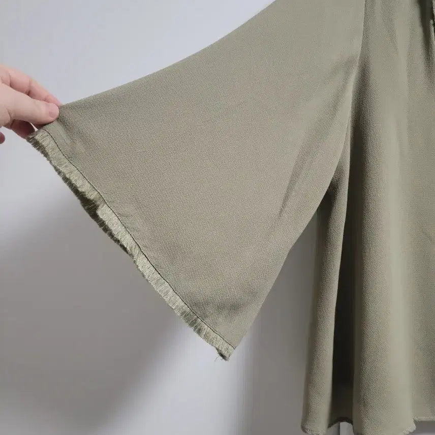 [BUNJANG] OZOC Khaki Blouse / 오조크 카키 블라우스