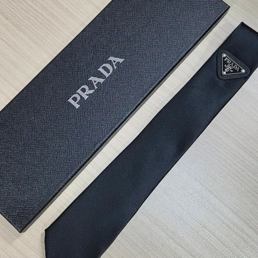[BUNJANG] Prada Tie (Black & Navy) / 프라다 넥타이 (블랙&네이비)