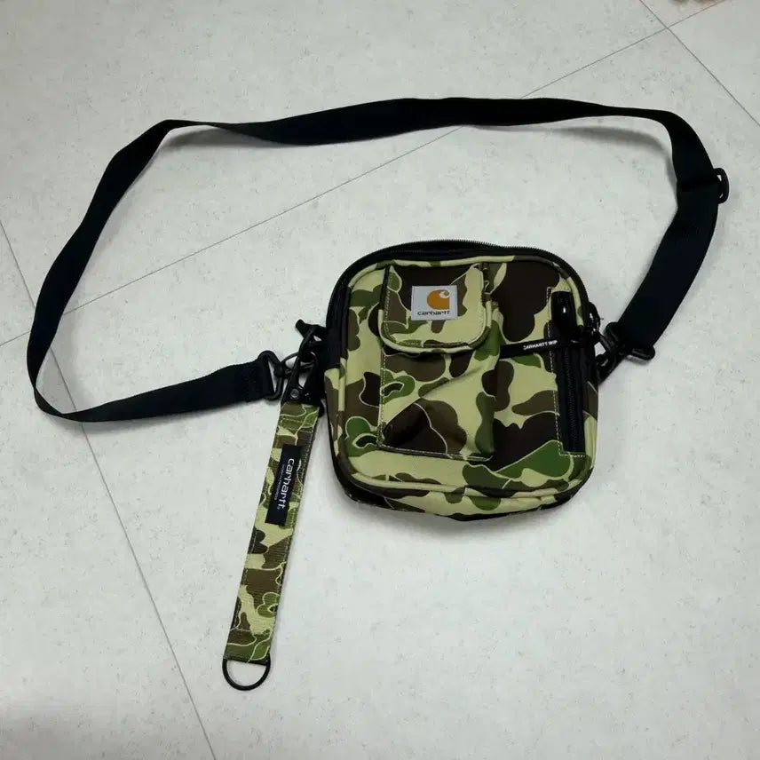 [BUNJANG] Carhartt Camo Crossbody Bag with Keychain / 칼하트 카모 백 + 키링