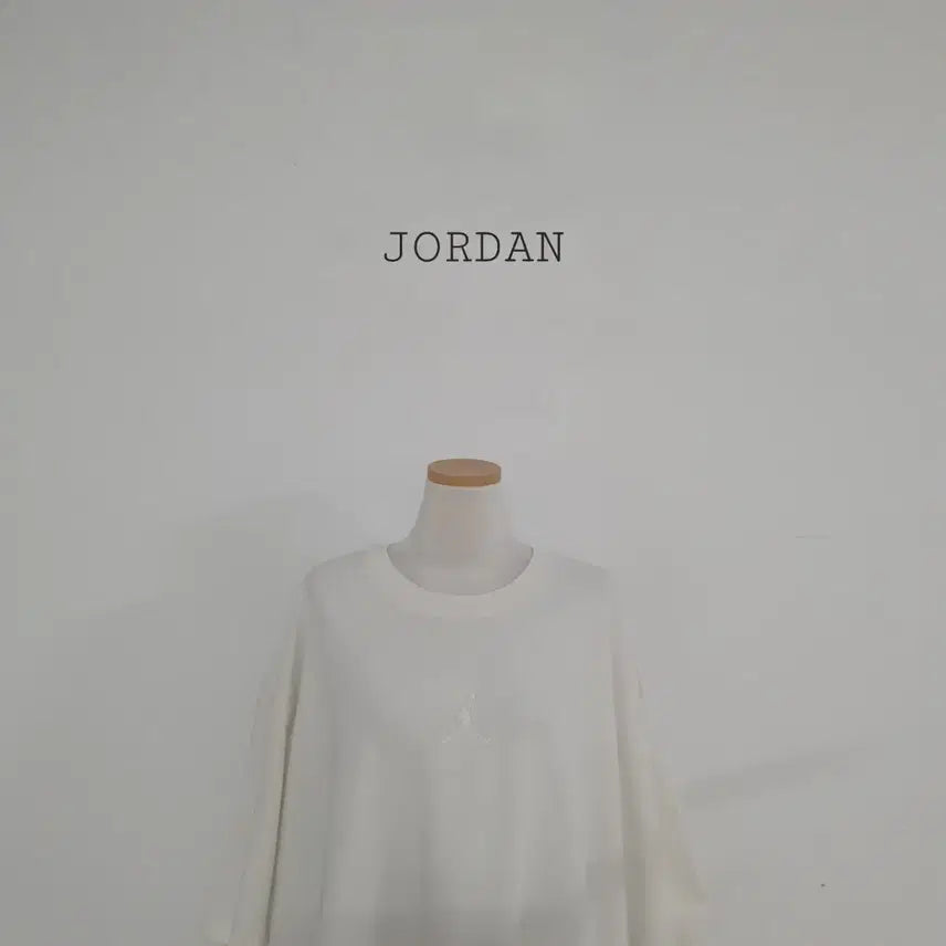 [BUNJANG] Jordan Oversized White Embroidered Logo T-Shirt XXL / 세일)No.26061709 조던 반팔티 빅사이즈 오버핏 화이트