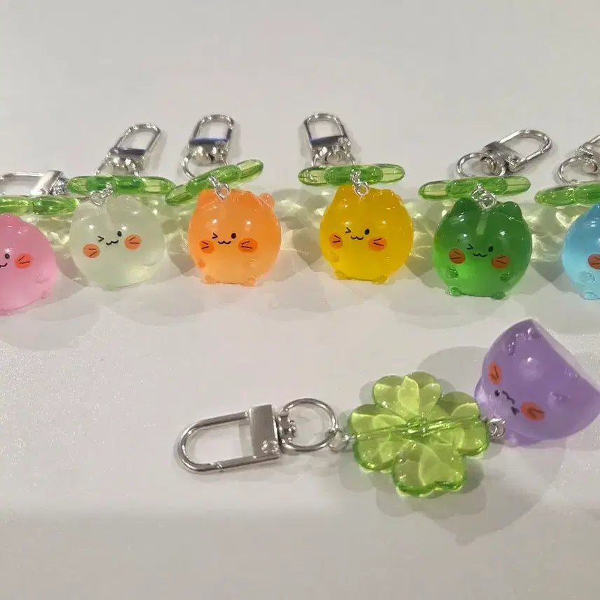 [BUNJANG] Four-Leaf Clover Hamtaro Luminous Keychain / 네잎클로버 햄토리 야광 키링