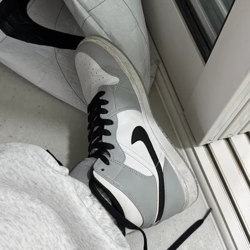 [BUNJANG] Air Jordan 1 Mid Light Smoke Grey (US 7.5) / 조던1 미드 라이트 스모크 그레이 255