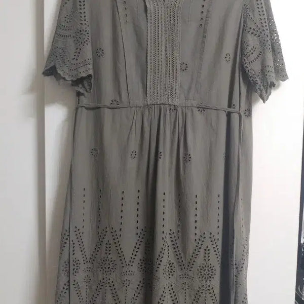 [BUNJANG] SJSJ Punching Embroidery Khaki Dress / SJSJ 펀칭 자수 카키 원피스 44~55