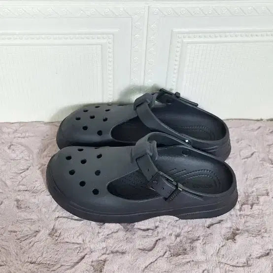 [BUNJANG] Crocs Black Slip-On Clogs Size 250 (US 8) / 250 크록스 250크록스슬리퍼