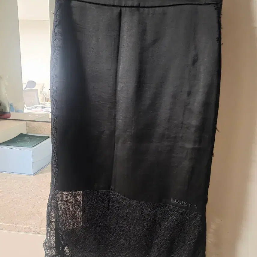 [BUNJANG] Lucky Chouette Black Lace Skirt / 럭키슈에뜨 블랙 레이스 스커트