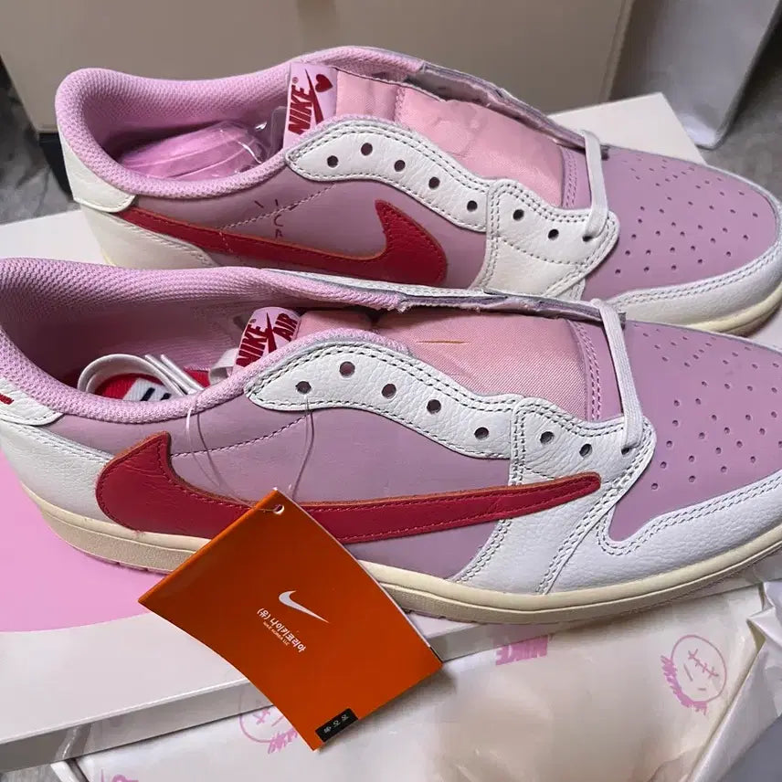 [BUNJANG] Travis Scott x Air Jordan 1 Low OG 'Reverse Mocha' Sneakers / 조던1 스캇 세일 트로피컬 핑크