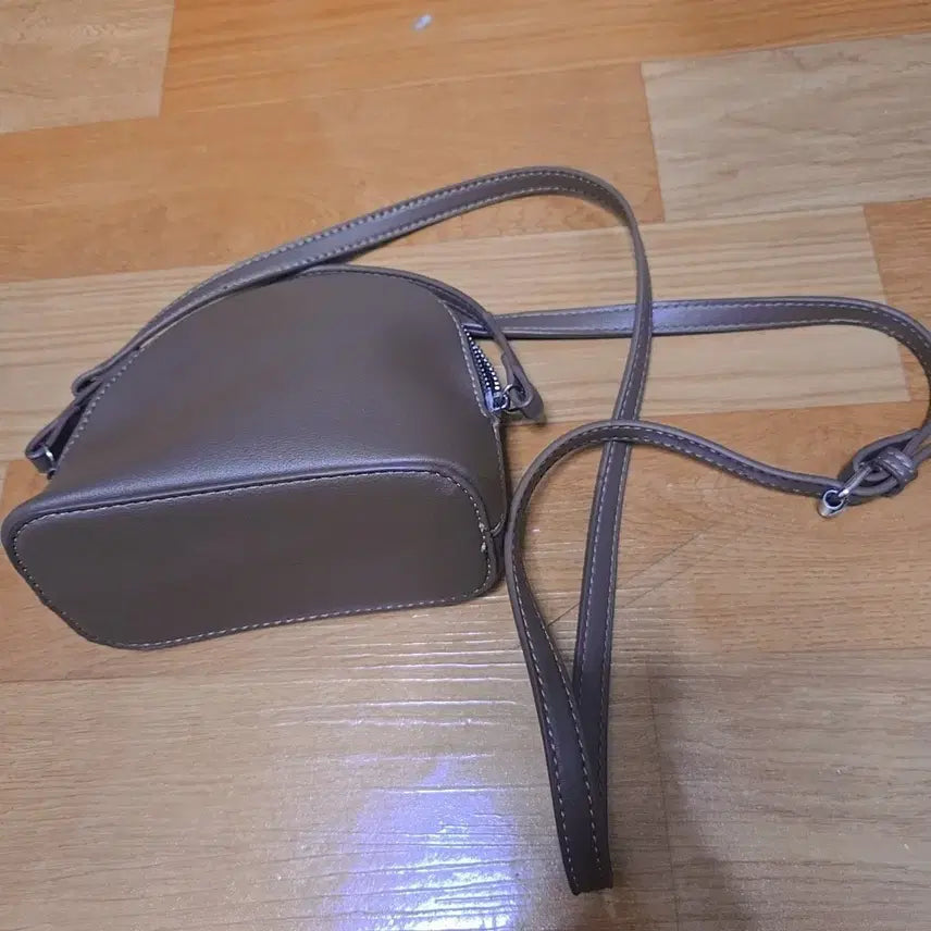 [BUNJANG] Brown Mini Crossbody Bag / 크로스가방 크로스빽 여자가방 미니가방 미니빽 브라운 손가방 여행 데이트