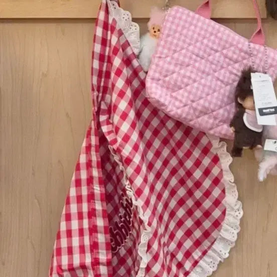 [BUNJANG] Monchhichi Red Checkered Apron with Lace and Applique / 레드체크 몬치치앞치마