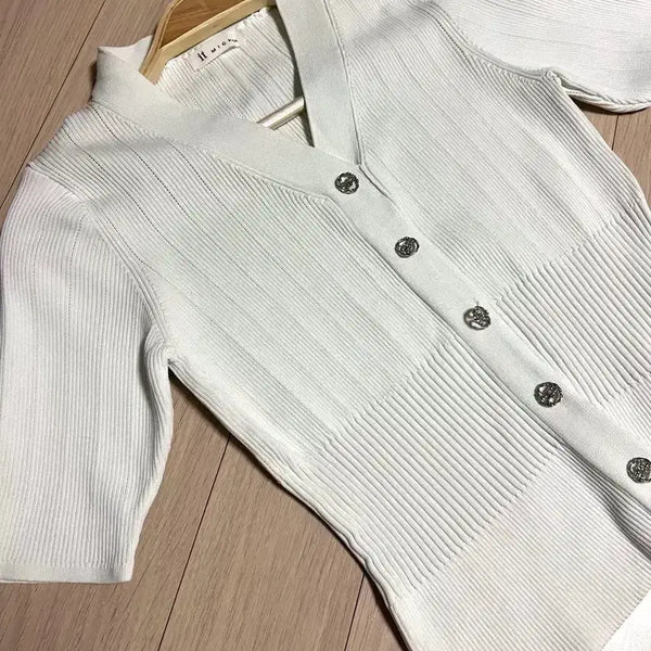 [BUNJANG] It MICHAA Ribbed V-Neck Short-Sleeve Knit T-Shirt - Ivory / 23 잇미샤 가디건스타일 골지 브이넥 반팔 니트 티셔츠 아이보리 버튼장식
