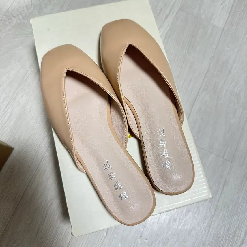 [BUNJANG] Handmade Beige Mules Slippers (210 Size) / 새상품) 베이지색 뮬 슬리퍼 210 작은 발사이즈 수제화 구두