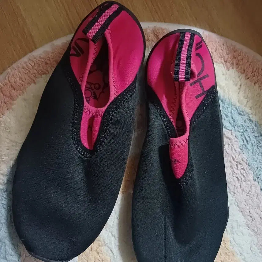 [BUNJANG] Hattuna Aqua Shoes Black/Pink Size 220 / 핫튜나 아쿠아슈즈 220 블랙/핑크