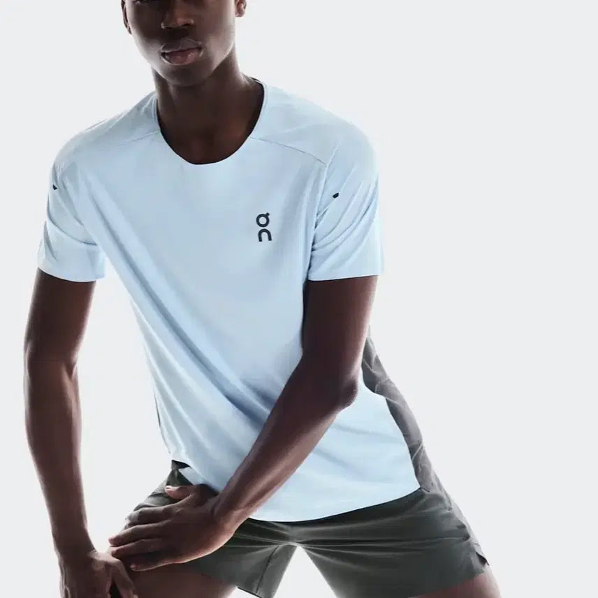 [BUNJANG] On Running Performance T-Shirt (Arctic/Eclipse, L) & 5-Inch Performance Shorts (Eclipse, S) / 온러닝 퍼포먼스티 L, 퍼포먼스 쇼츠 S