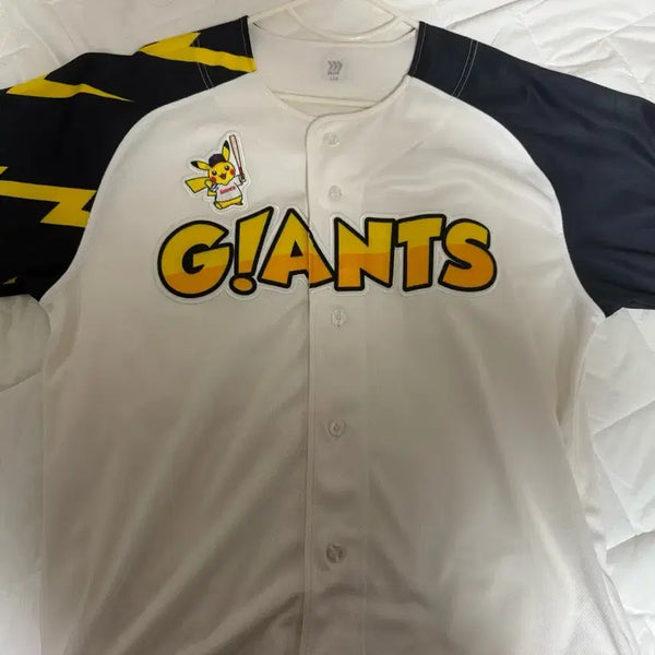 [BUNJANG] Lotte Giants Pikachu No-Name Uniform (110) / [급처] 롯데자이언츠 피카츄 노마킹 유니폼(110)