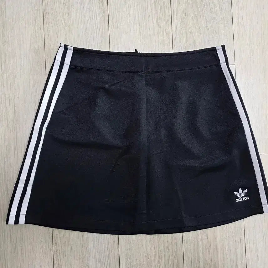 [BUNJANG] Adidas Three-Stripes Skirt Medium / 아디다스 삼선스커트 M사이즈