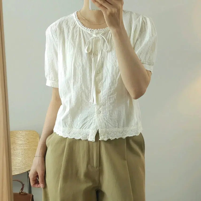 [BUNJANG] (F)wished Women's Short-Sleeve Blouse with Ribbon and Embroidery / (F)wished 여성 반팔 블라우스 리본 코튼 자수 W4106