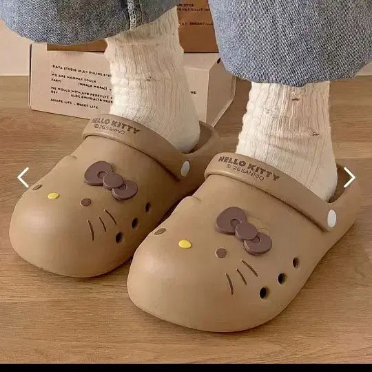 [BUNJANG] Hello Kitty Tanning Kitty Crocs Sandals / 헬로키티 태닝키티 크록스 슬리퍼