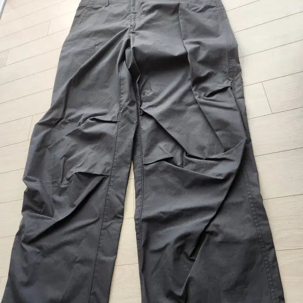 [BUNJANG] Uniqlo U Wide Fit Parachute Pants 85 / 유니클로u 와이드핏 파라슈트 팬츠 85
